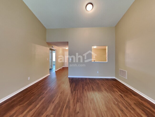 Foto del edificio - 9734 Thomas Ln