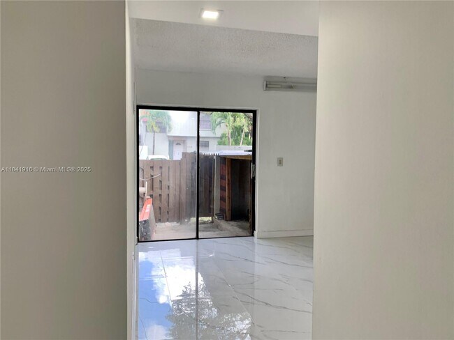 Foto del edificio - 10337 NW 9th St Cir