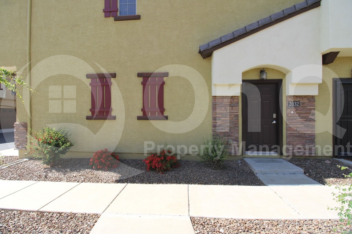 Foto principal - 2725 E Mine Creek Rd