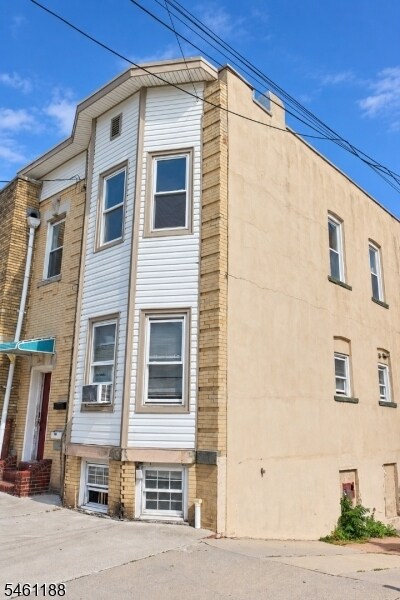Foto del edificio - 104 Harrison Ave