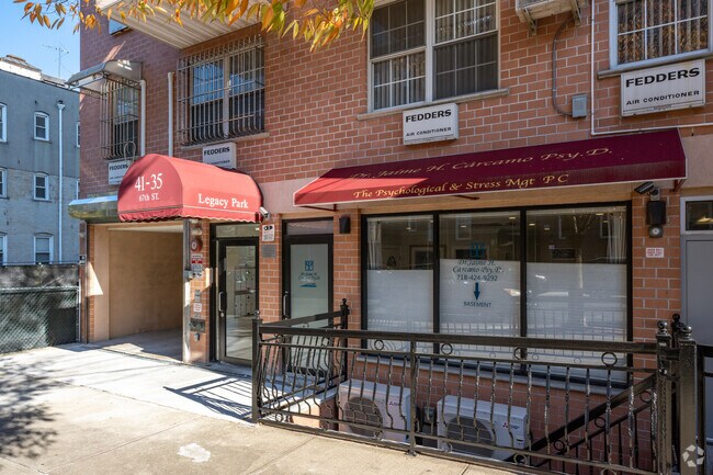 Foto del edificio - 41-35 67th St