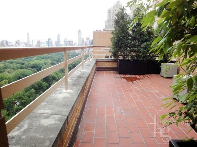 Primary Photo - 200 Central Park S