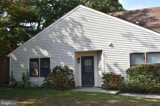 Building Photo - 27 Pin Oak Ln