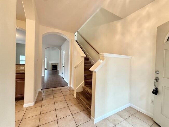 Building Photo - 4025 Meadow Bluff Way