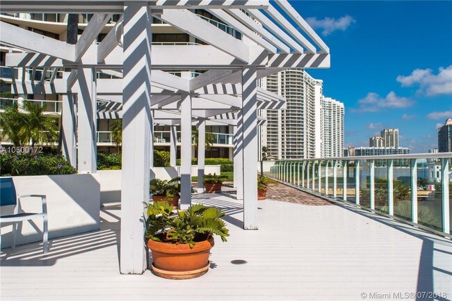 Building Photo - 4000 Island Blvd