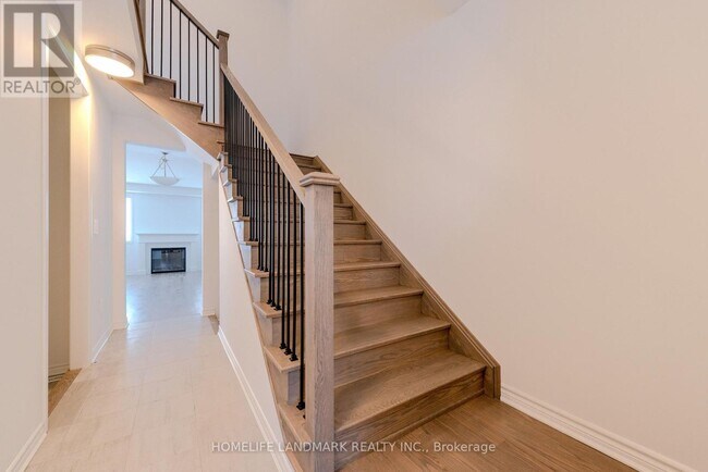 Building Photo - 7 Moss Dr