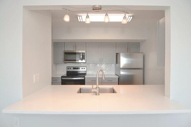 Building Photo - 1925 Commonwealth Ave