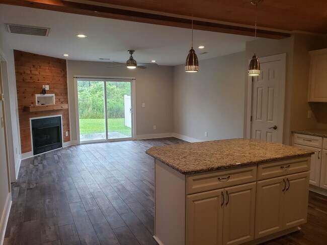 Foto del edificio - Lovely 2 bedroom 2 bath unfurnished home located in the Pine Ridge Community - Holly Ridge