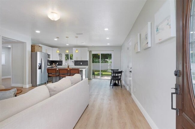 Building Photo - 5840 Dartmouth Ave N