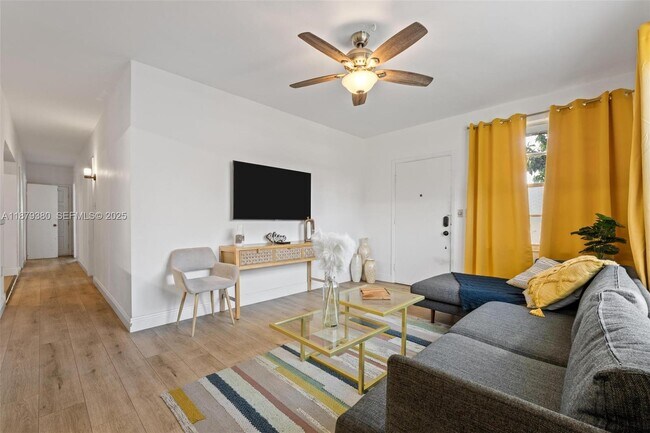 Foto del edificio - 2453 SW 17th St