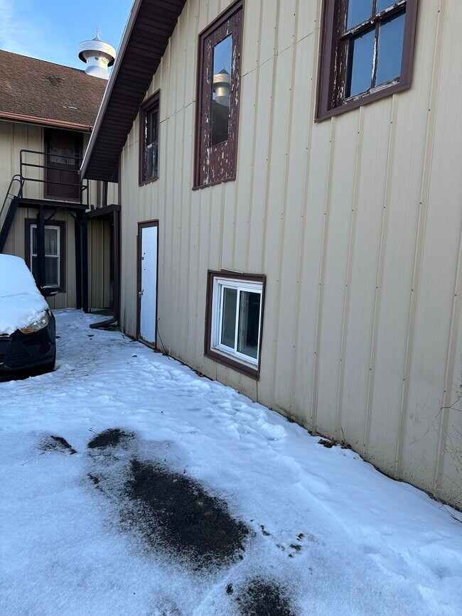 Foto del edificio - 305 W Railroad St