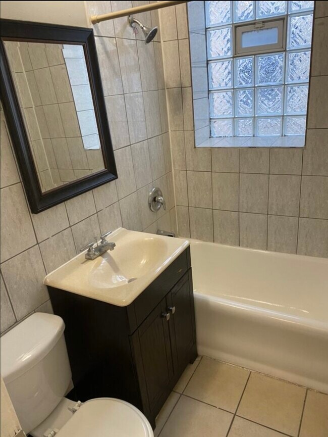 Foto del edificio - 2408 E 78th St