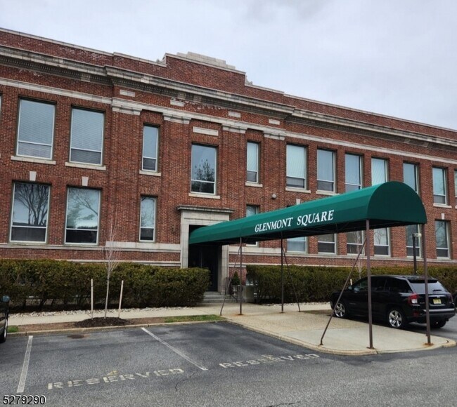Foto del edificio - 15 Glenridge Ave