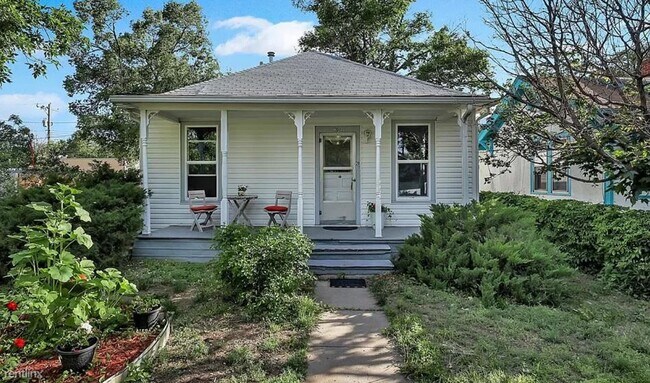 Building Photo - 2 br, 1 bath House - 2011 West Cucharras S...