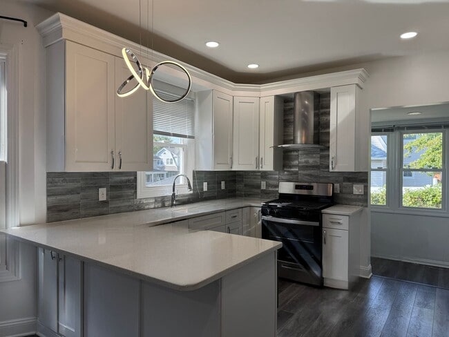 Building Photo - Stylish 3-Bedroom Home in Hackensack, NJ for Rent