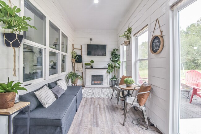 Foto del edificio - 100 Glenview Ln
