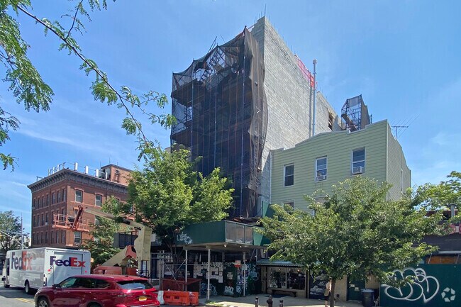 Building Photo - 322 Graham Ave