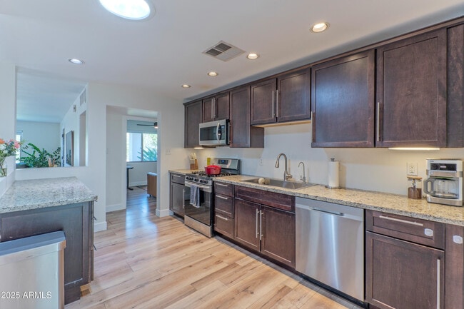 Foto del edificio - 4229 N 34th St