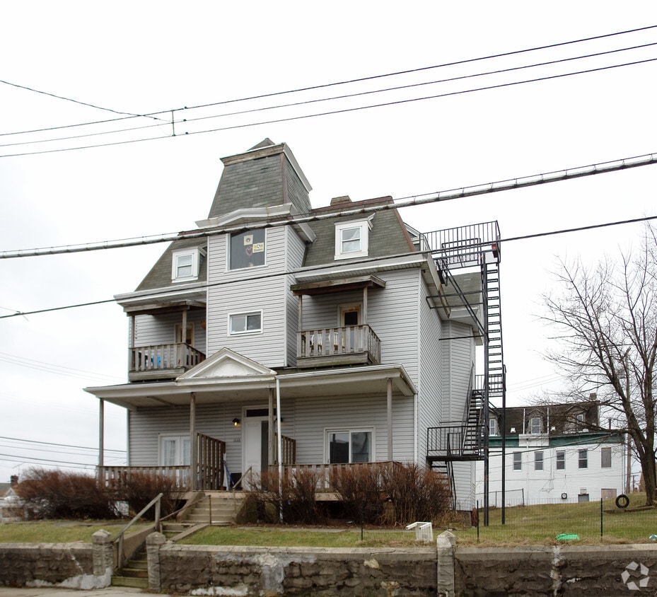 Building Photo - 1028 E Warrington Ave