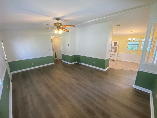 Building Photo - Beautiful 2 + 2, ANNUAL Lease In Orange Bl...