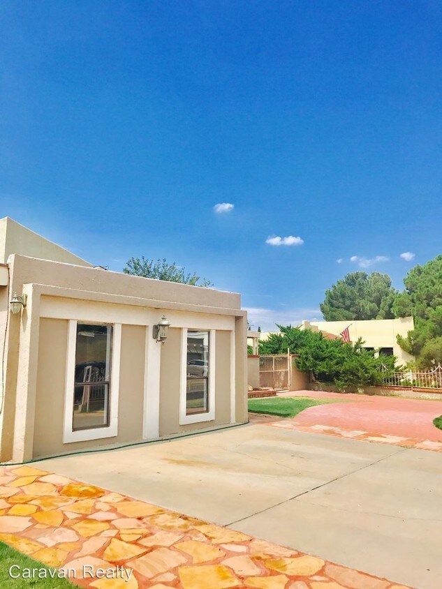 Primary Photo - 10746 Fury Ln