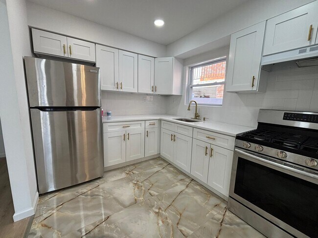 Foto del edificio - 9047 Palisade Ave