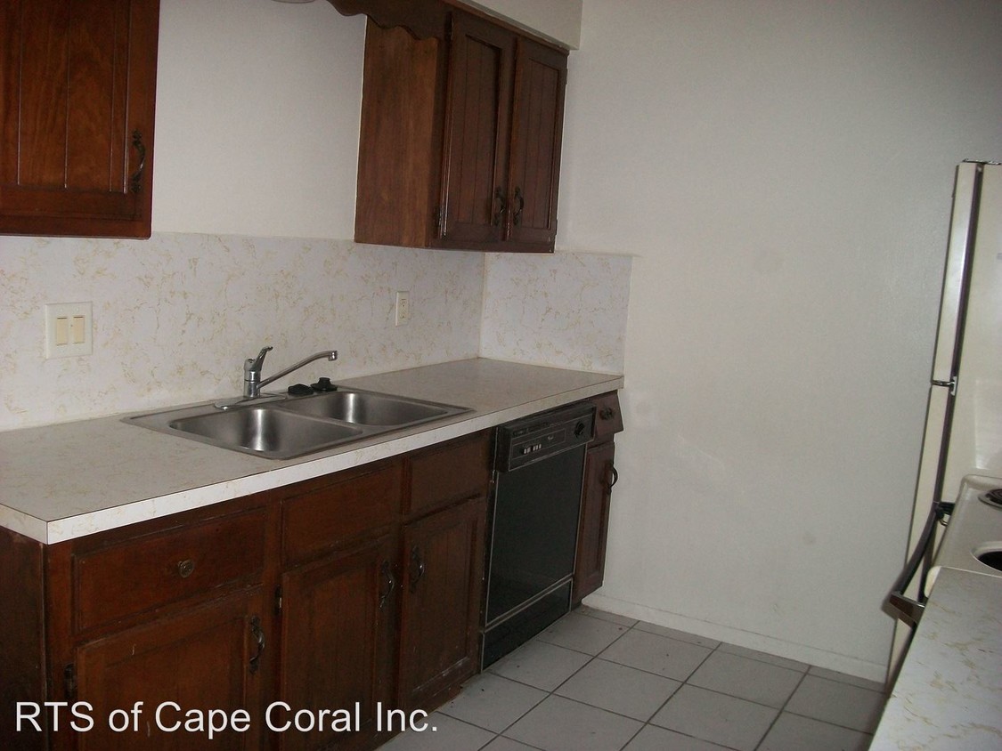 Primary Photo - 319 Cape Coral Pkwy E