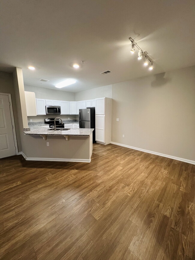 Foto del edificio - 400 Willow Grv Wy