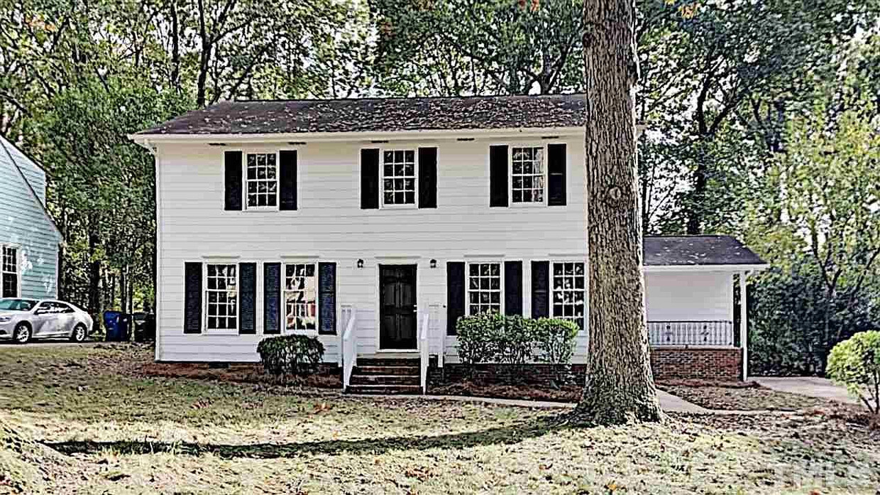 Primary Photo - Room in House on Woods Ream Dr