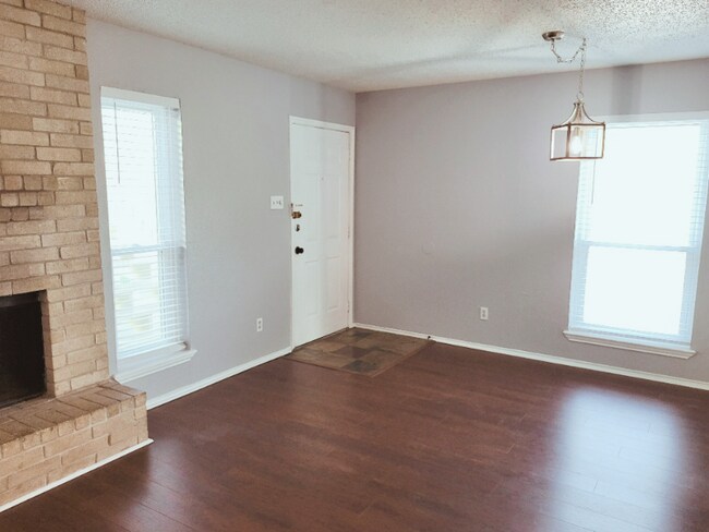 Foto del edificio - 6702 Everhart Rd