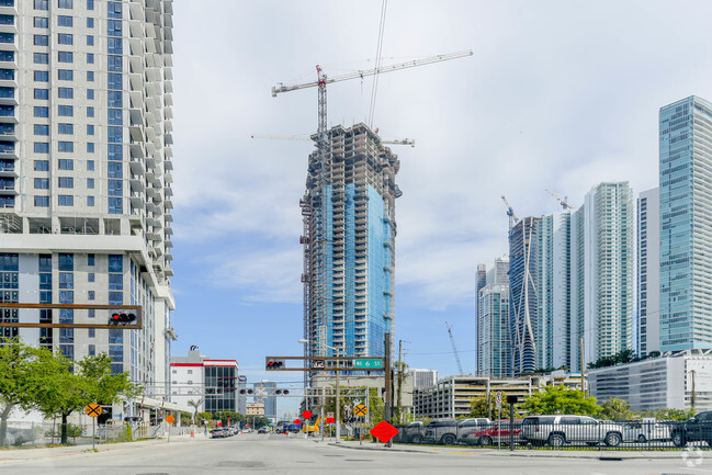 Building Photo - Paramount at Miami Worldcenter