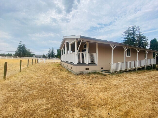 Building Photo - Charming Country Property with Option to Lease Land