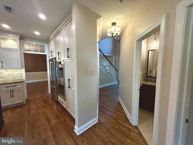 Building Photo - 3879 Charter Club Dr
