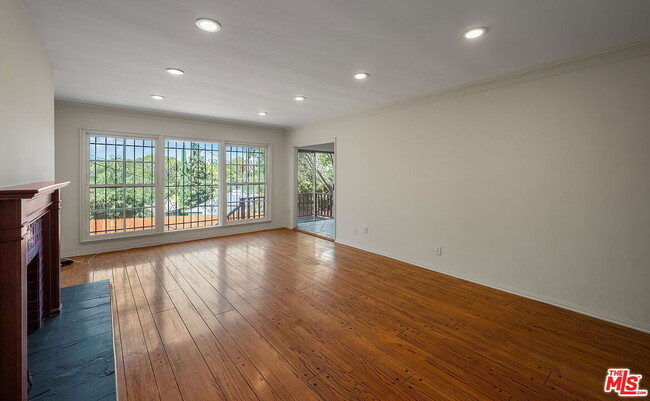 Building Photo - 9149 Hillsboro Dr