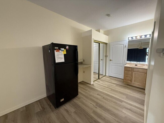 Foto del edificio - 2180 Country Club Dr