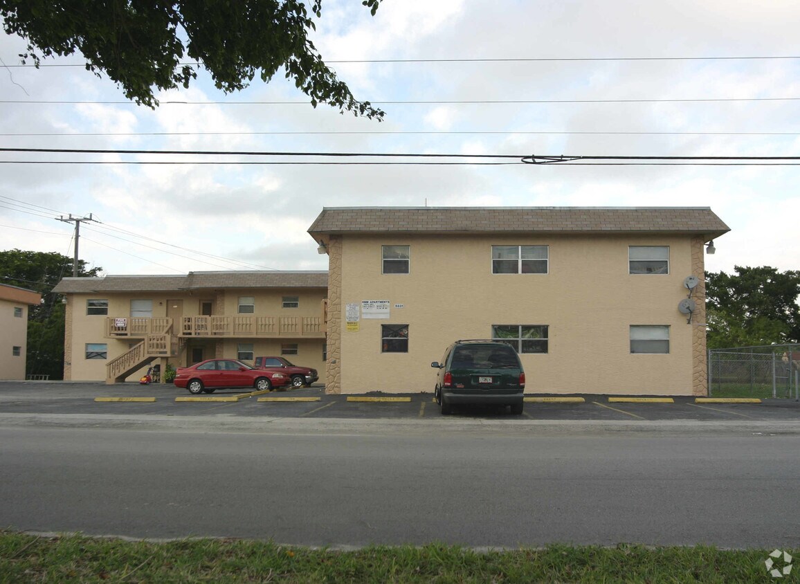 Building Photo - 5831 SW 36th Ct
