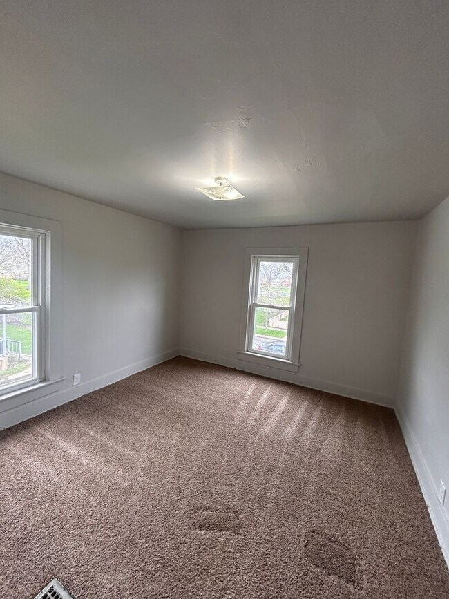 Foto del edificio - 1320 E Woodbine Pl