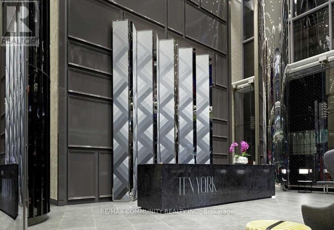 Building Photo - 10 York St