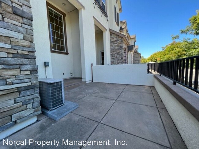 Building Photo - 3 br, 2.5 bath House - 573 MONTEGO TER
