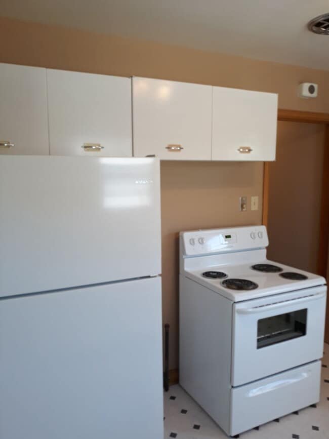 Building Photo - 2 Bed/1 Bath Apt- Upper-level unit with On...
