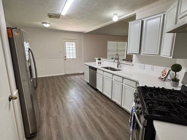 Building Photo - 9217 Mohawk Dr