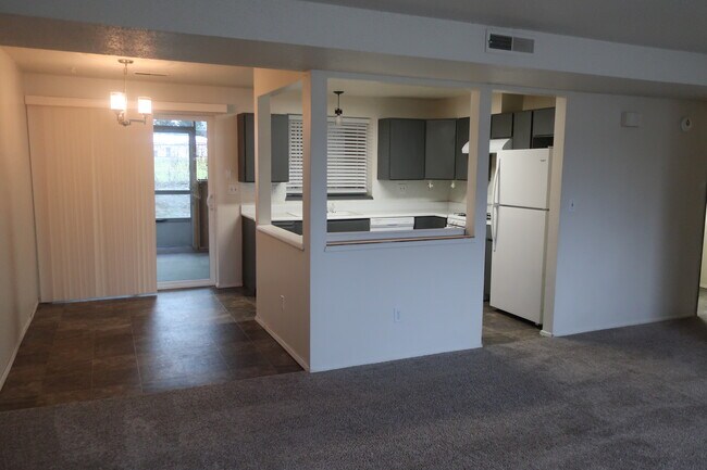 Building Photo - 1340 Clements Cir