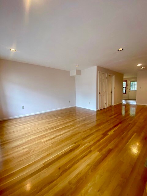 Foto del edificio - 43 Merrymount Rd