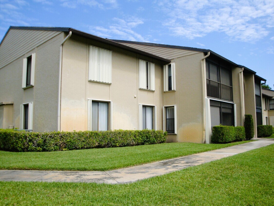 724 Sunny Pine Way Unit F2, Greenacres, FL 33415 Condo for Rent in Greenacres, FL