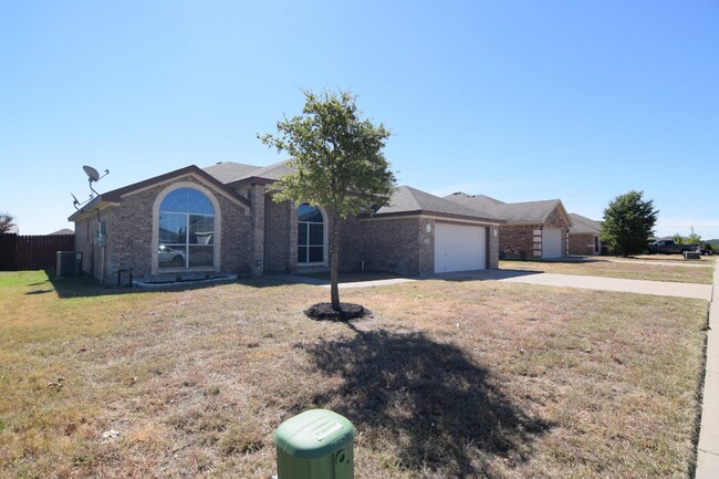 Building Photo - 2416 Isabelle Dr