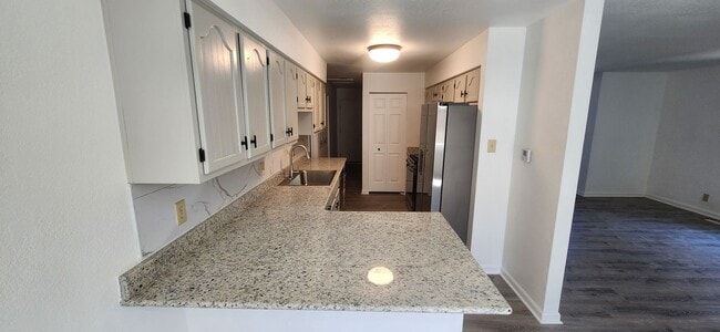 Foto del edificio - ALL PROSPECTIVE TENANTS MUST SUBMIT A $58 NON-REFUNDABLE APPLICATION FEE PER APPLICANT ONLINE AND...