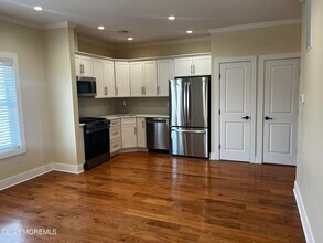 Building Photo - 2419 Bridge Ave