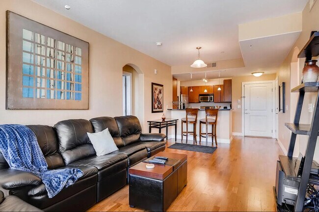 Foto del edificio - 9021 E Dry Creek Rd