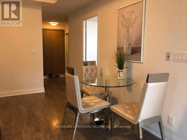 Photo du bâtiment - 18 Uptown Dr