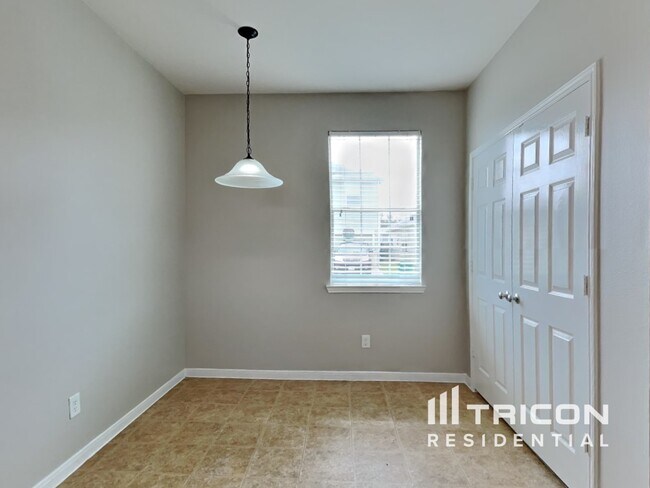 Foto del edificio - 4035 Mossy Spring Ln